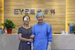 母女两相约在成都东区爱尔眼科先后摘