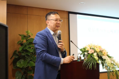 杨智宽教授在成都东区爱尔会诊,带来